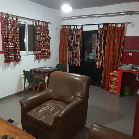 Hotel Badinca Alojamento Low Cost In Bissau Avenida Francisco Mendes ภายนอก รูปภาพ