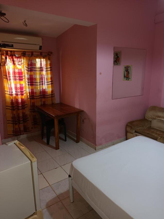 Hotel Badinca Alojamento Low Cost In Bissau Avenida Francisco Mendes ภายนอก รูปภาพ